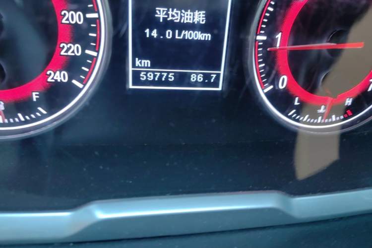Used Huasong 7 2017 2.0T Automatic Elite Edition Odometer Close Up