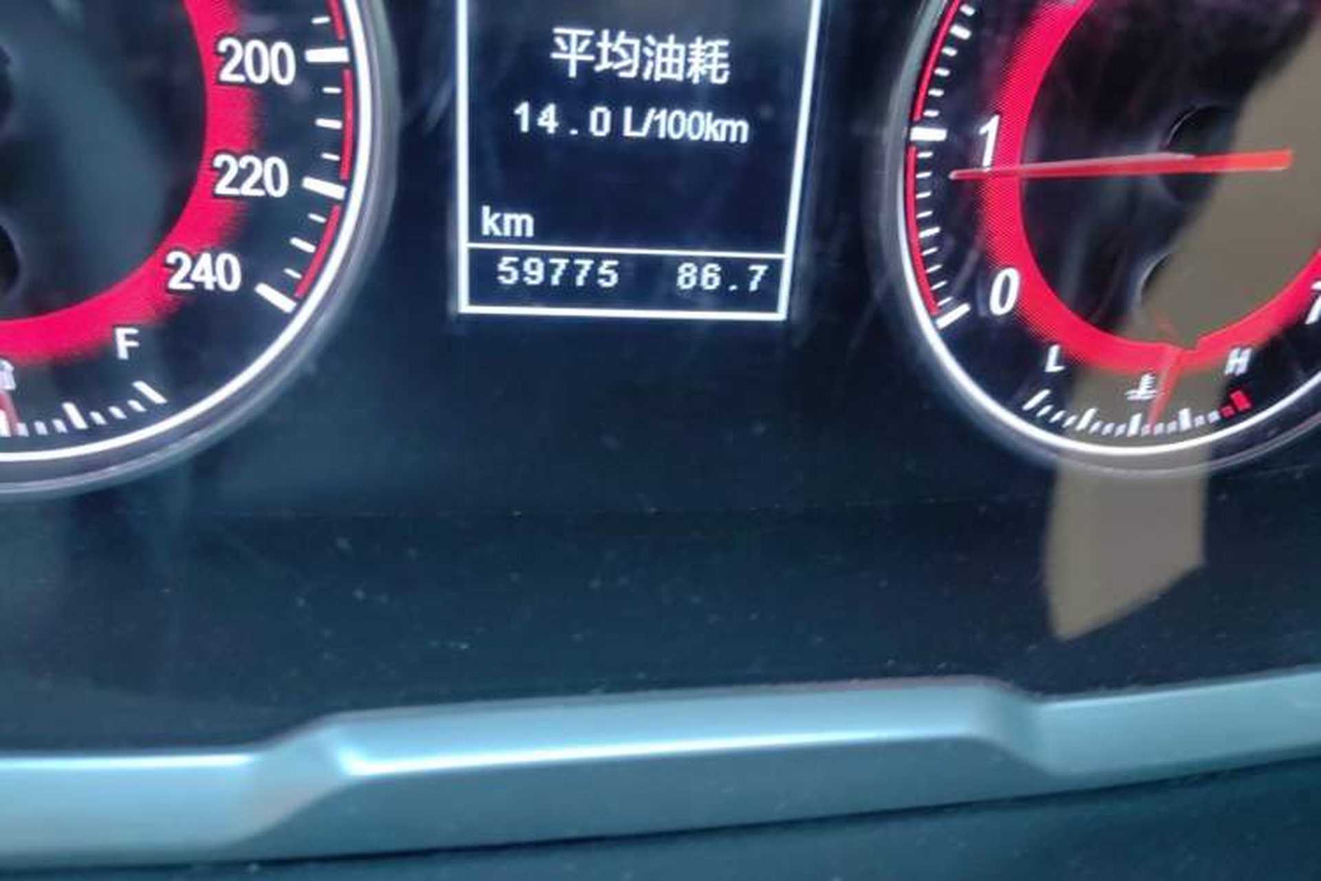 Used Huasong 7 2017 2.0T Automatic Elite Edition Odometer Close Up