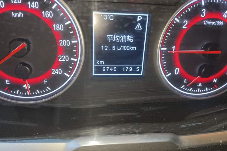 Used Huasong 7 2017 2.0T Automatic Elite Edition Odometer Close Up
