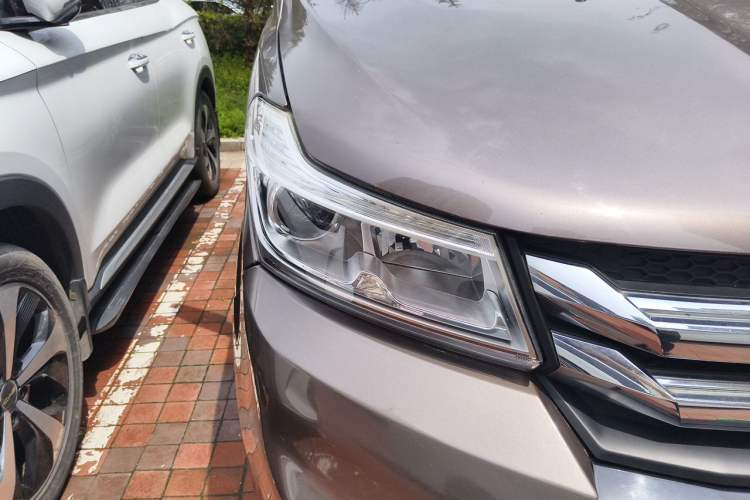 Used Huasong 7 2017 2.0T Automatic Elite Edition Right Front Headlight