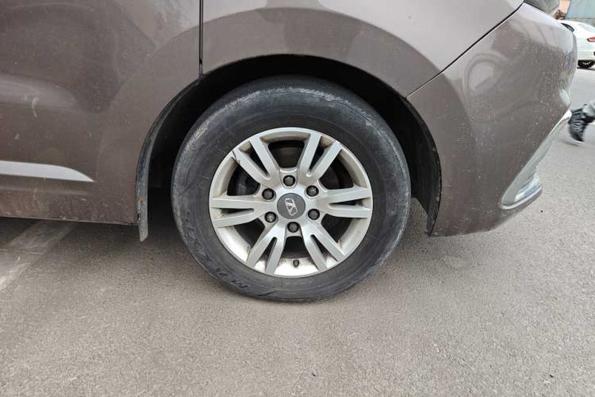 Used Huasong 7 2017 2.0T Automatic Elite Edition Right Front Wheel Hub