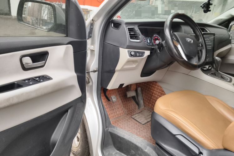 Used Huasong 7 2017 2.0T Automatic Standard Edition Driver Seat
