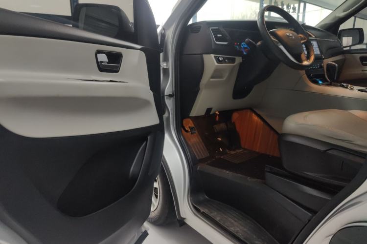 Used Huasong 7 2017 2.0T Automatic Standard Edition Driver Seat