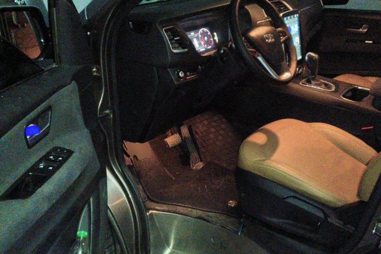 Used Huasong 7 2017 2.0T Automatic Executive Version Driver Seat