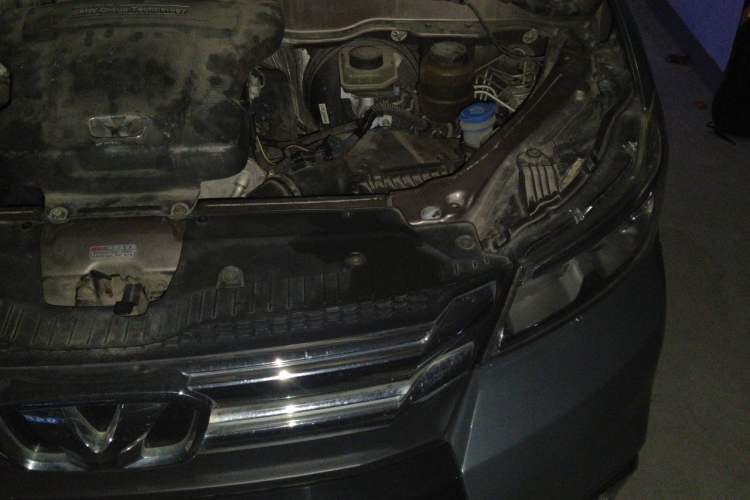 Used Huasong 7 2017 2.0T Automatic Executive Version Engine Bay Left