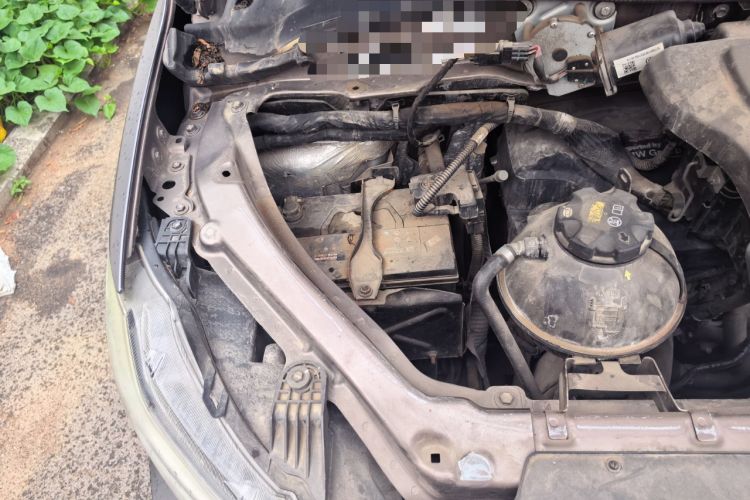 Used Huasong 7 2017 2.0T Automatic Elite Edition Engine Bay Right