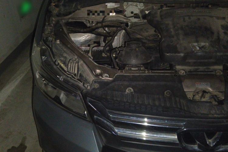 Used Huasong 7 2017 2.0T Automatic Executive Version Engine Bay Right