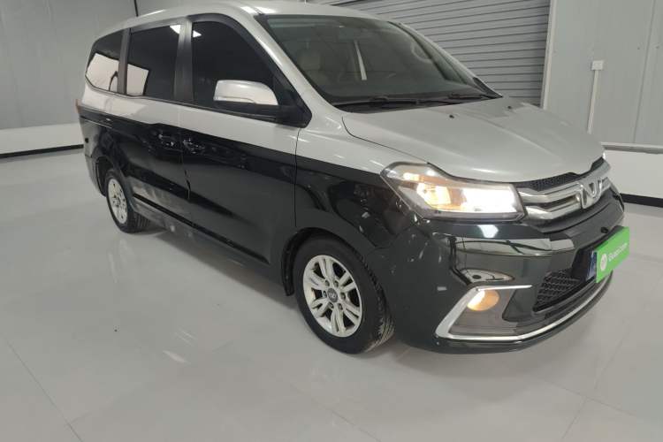 Used Huasong 7 2017 2.0T Automatic Standard Edition Front Right 45 Deg