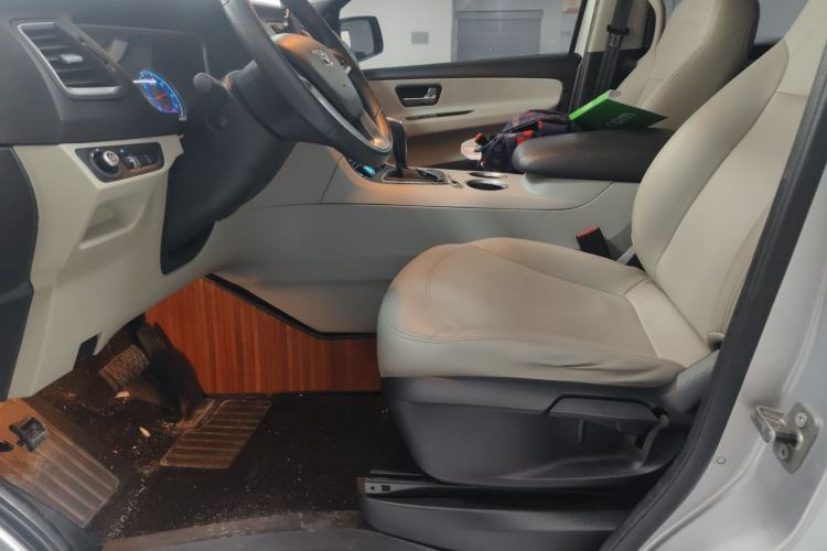 Used Huasong 7 2017 2.0T Automatic Standard Edition Left Front Seat