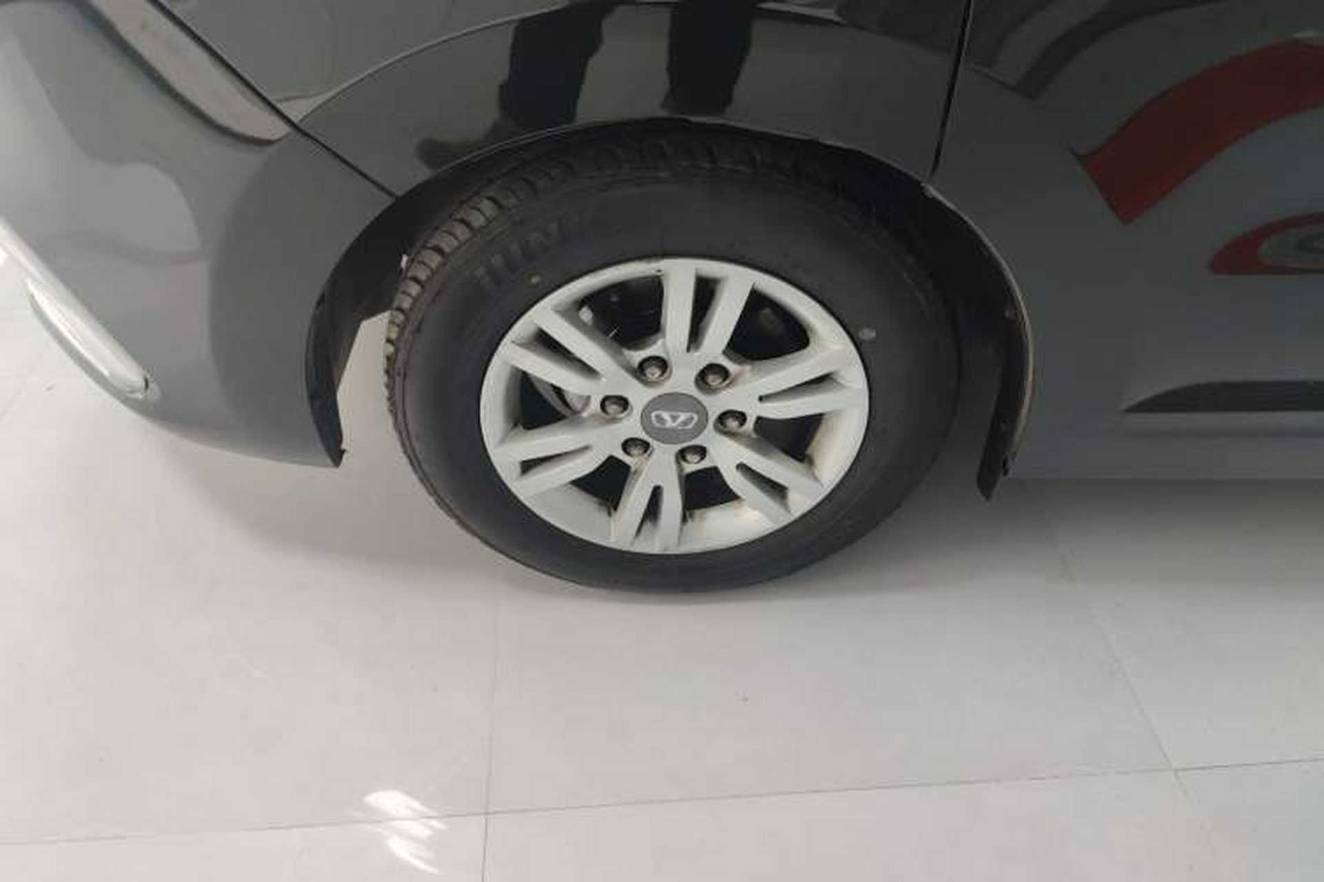 Used Huasong 7 2017 2.0T Automatic Standard Edition Left Front Wheel Hub
