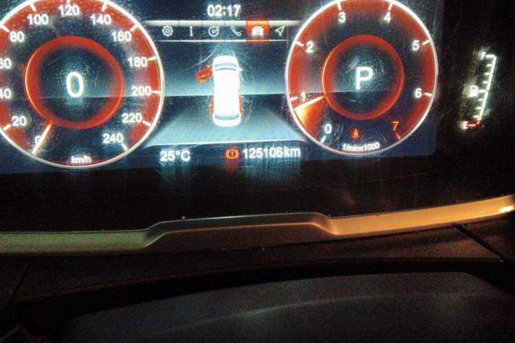 Used Huasong 7 2017 2.0T Automatic Executive Version Odometer Close Up