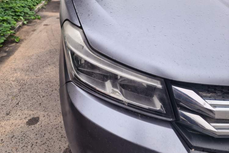 Used Huasong 7 2017 2.0T Automatic Elite Edition Right Front Headlight