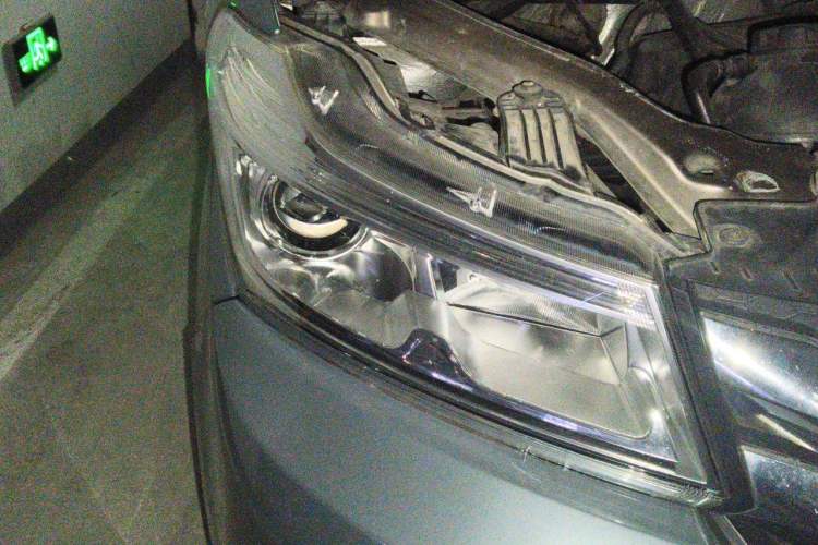 Used Huasong 7 2017 2.0T Automatic Executive Version Right Front Headlight