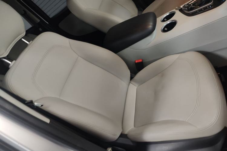 Used Huasong 7 2017 2.0T Automatic Standard Edition Right Front Seat