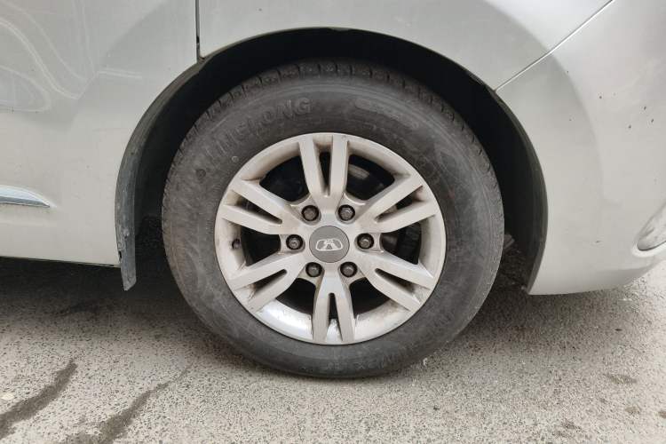 Used Huasong 7 2017 2.0T Automatic Standard Edition Right Front Wheel Hub