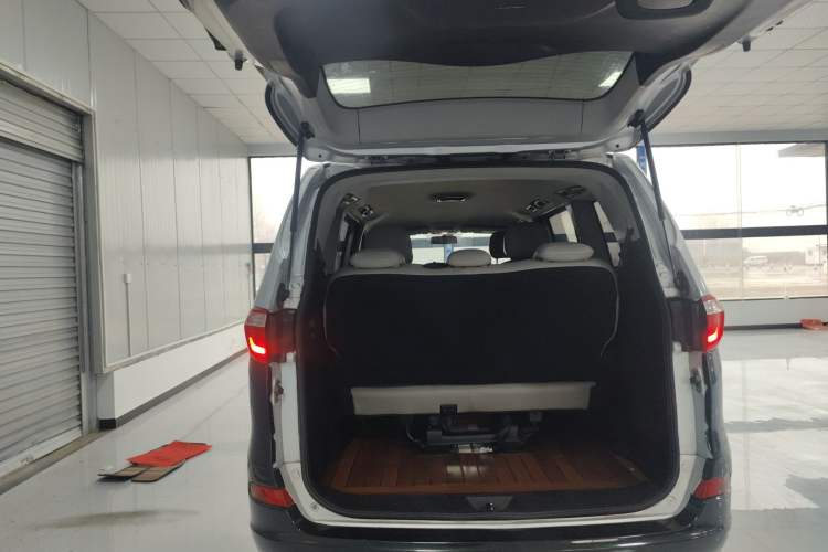 Used Huasong 7 2017 2.0T Automatic Standard Edition Trunk