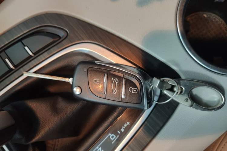 Used Huasong 7 2017 2.0T Automatic Standard Edition Vehicle Key