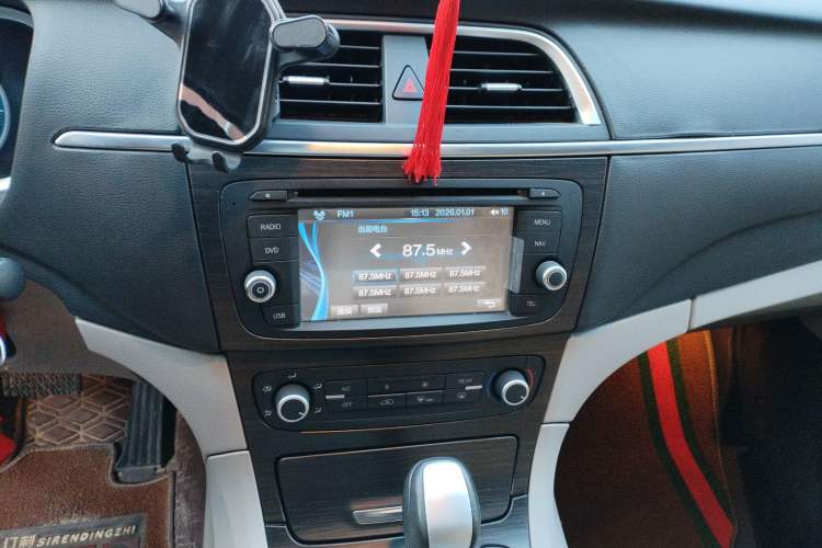 Used Huasong 7 2017 2.0T Automatic Elite Edition Audio And AC Panel