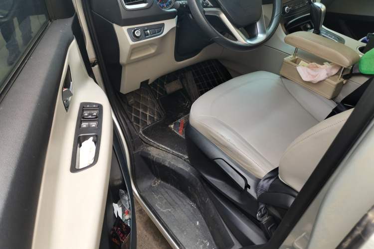 Used Huasong 7 2017 2.0T Automatic Standard Edition Driver Seat