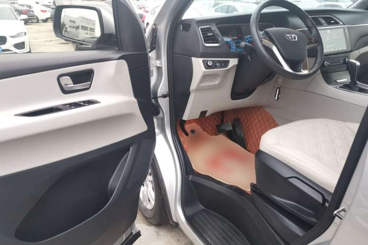 Used Huasong 7 2017 2.0T Automatic Standard Edition Driver Seat