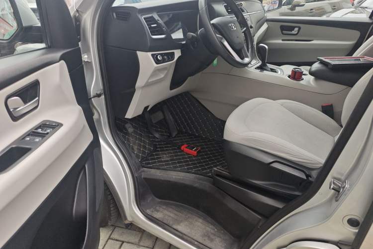 Used Huasong 7 2017 2.0T Automatic Standard Edition Driver Seat