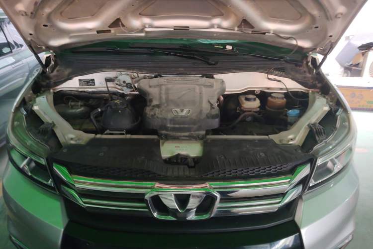 Used Huasong 7 2017 2.0T Automatic Elite Edition Engine Bay