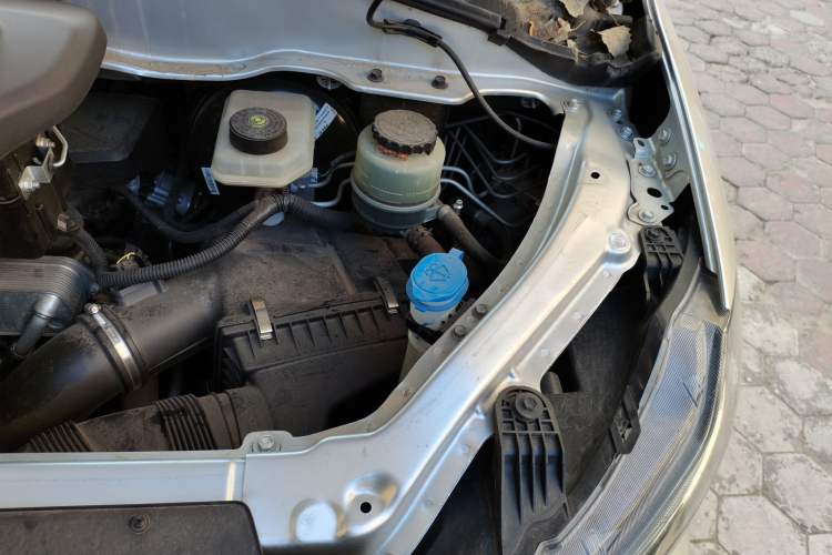 Used Huasong 7 2017 2.0T Automatic Elite Edition Engine Bay Left