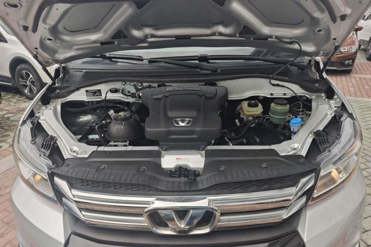 Used Huasong 7 2017 2.0T Automatic Standard Edition Engine Bay