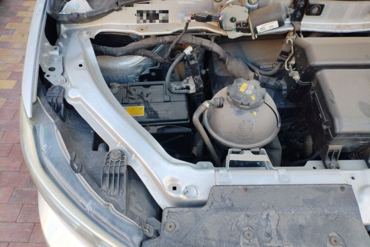 Used Huasong 7 2017 2.0T Automatic Elite Edition Engine Bay Right