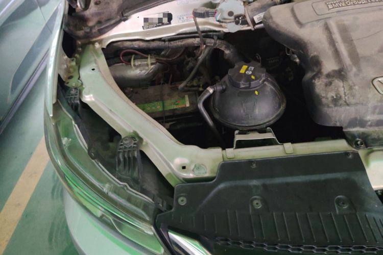 Used Huasong 7 2017 2.0T Automatic Elite Edition Engine Bay Right