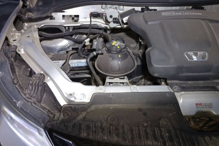 Used Huasong 7 2017 2.0T Automatic Elite Edition Engine Bay Right