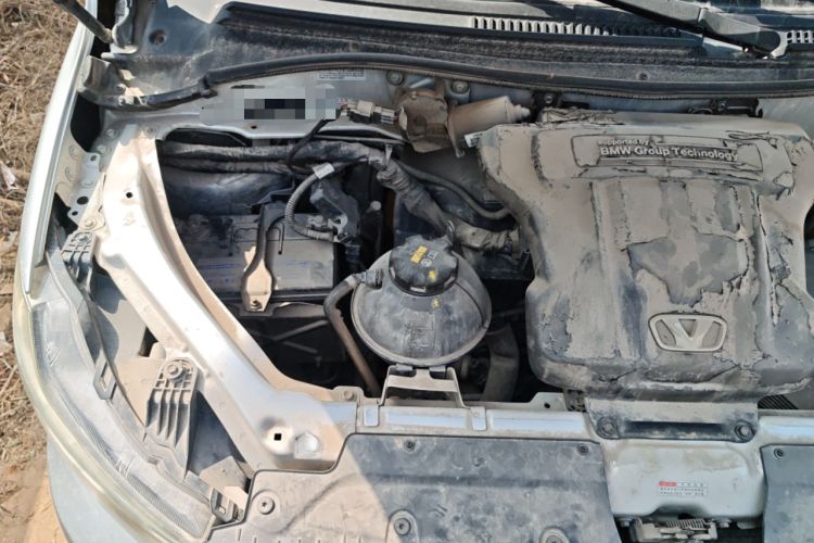Used Huasong 7 2017 2.0T Automatic Elite Edition Engine Bay Right