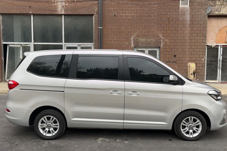 Used Huasong 7 2017 2.0T Automatic Standard Edition Exterior 2