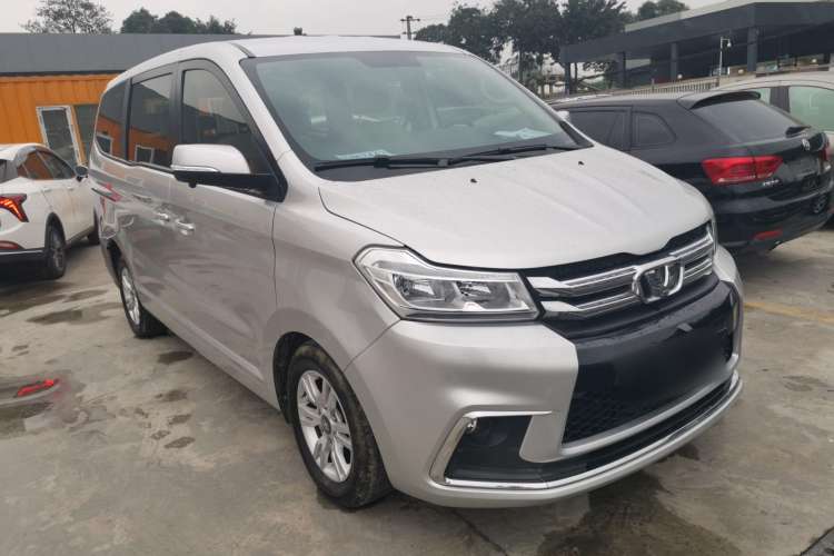 Used Huasong 7 2017 2.0T Automatic Standard Edition Front Right 45 Deg