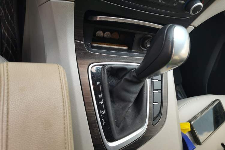 Used Huasong 7 2017 2.0T Automatic Standard Edition Gear Lever