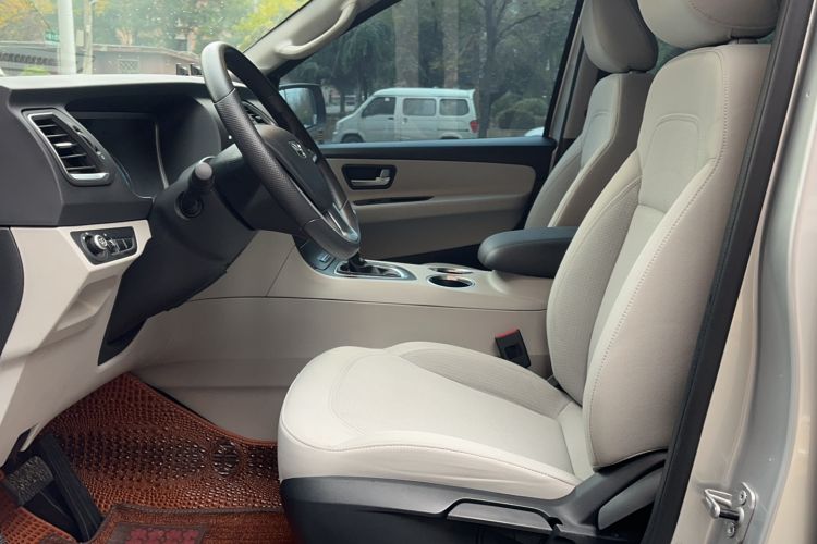 Used Huasong 7 2017 2.0T Automatic Standard Edition Interior 1