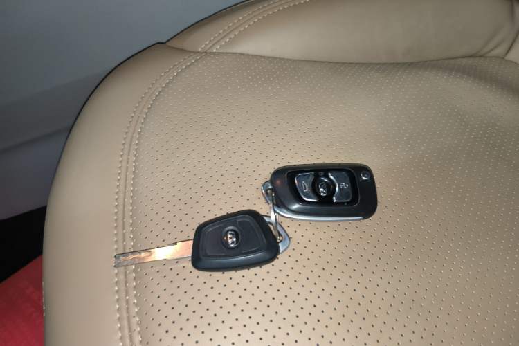 Used Huasong 7 2017 2.0T Automatic Standard Edition Interior 1