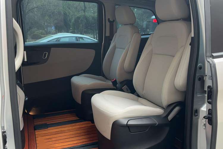 Used Huasong 7 2017 2.0T Automatic Standard Edition Interior 2