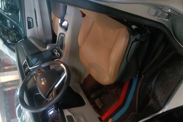 Used Huasong 7 2017 2.0T Automatic Elite Edition Interior 3