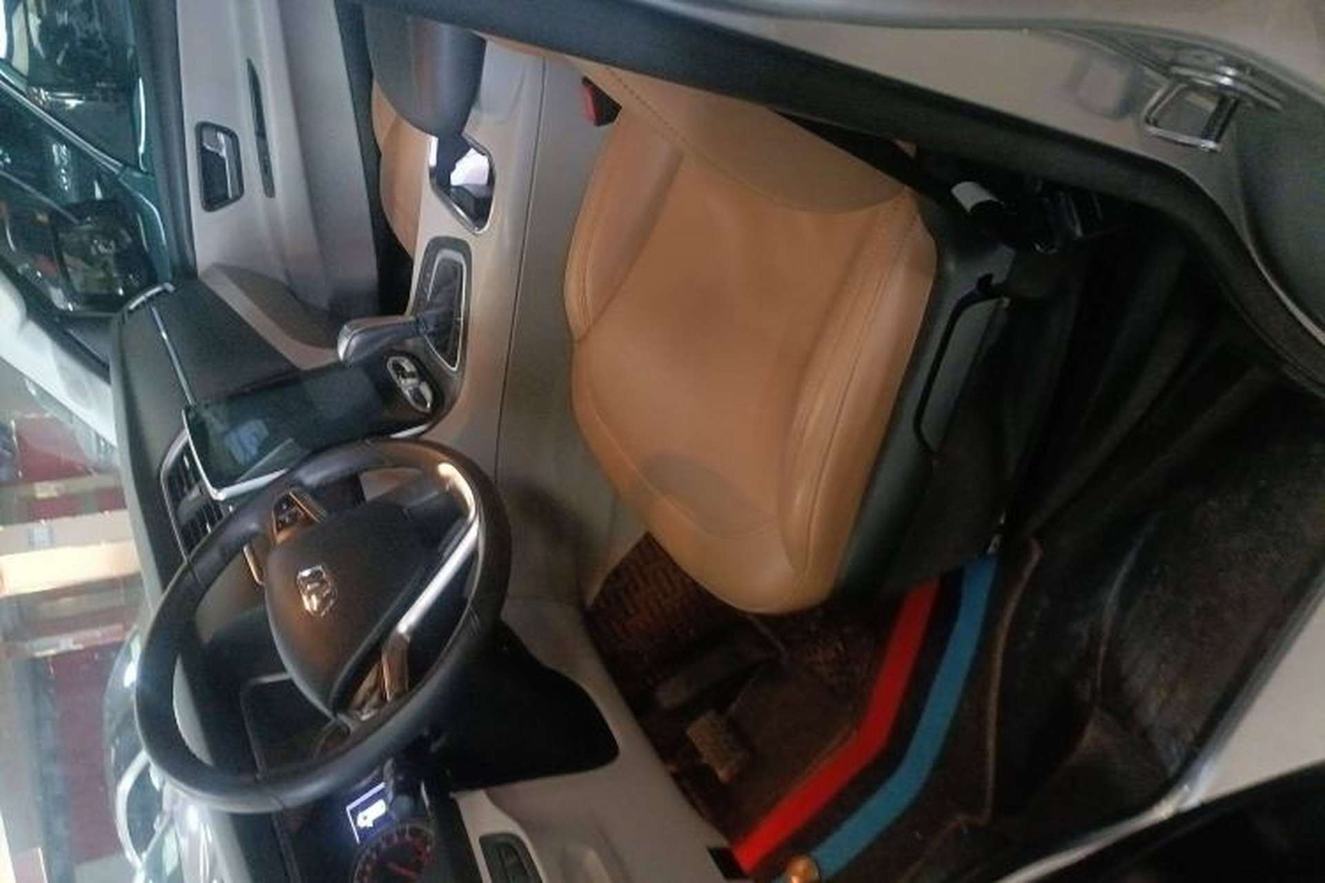 Used Huasong 7 2017 2.0T Automatic Elite Edition Interior 3