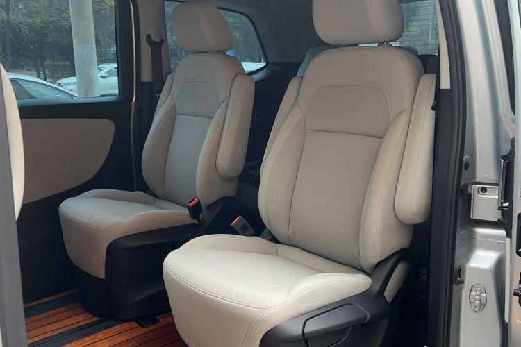 Used Huasong 7 2017 2.0T Automatic Standard Edition Interior 3