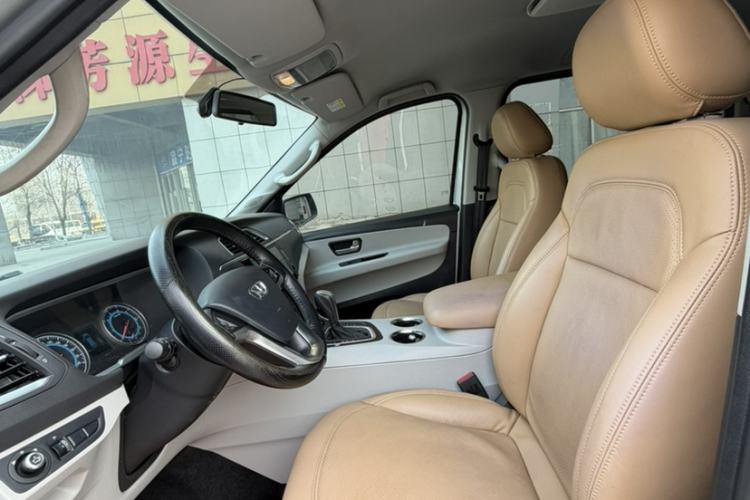 Used Huasong 7 2017 2.0T Automatic Standard Edition Interior 3