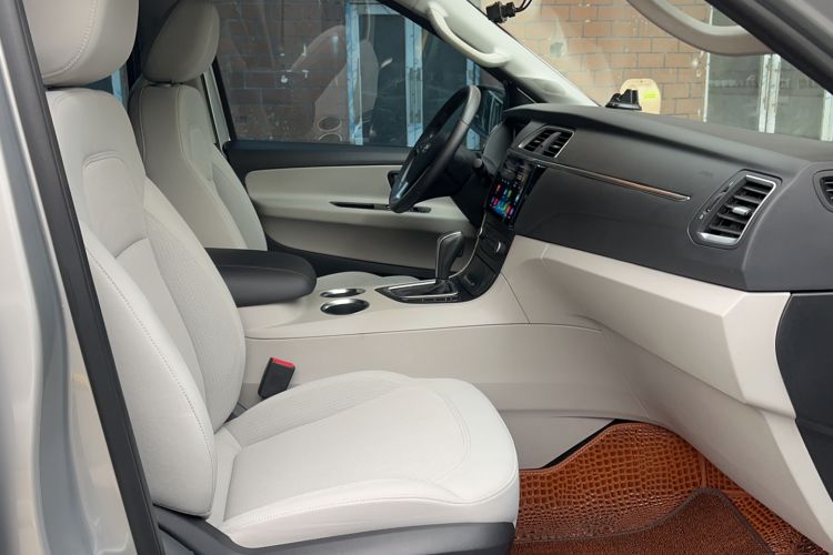 Used Huasong 7 2017 2.0T Automatic Standard Edition Interior 5