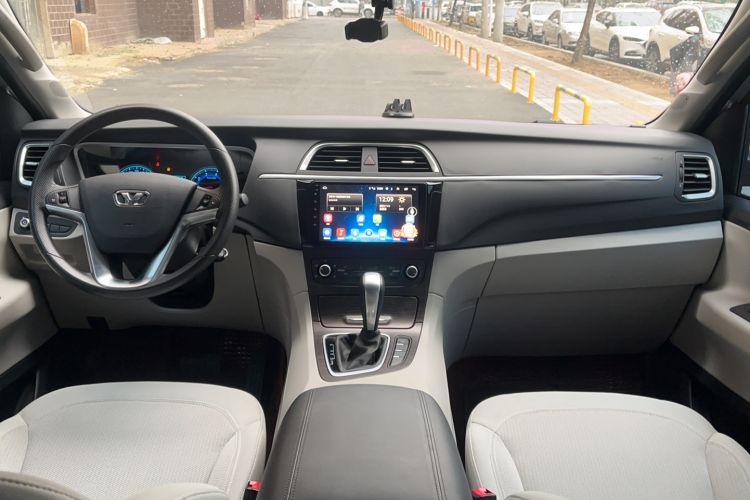 Used Huasong 7 2017 2.0T Automatic Standard Edition Interior 8