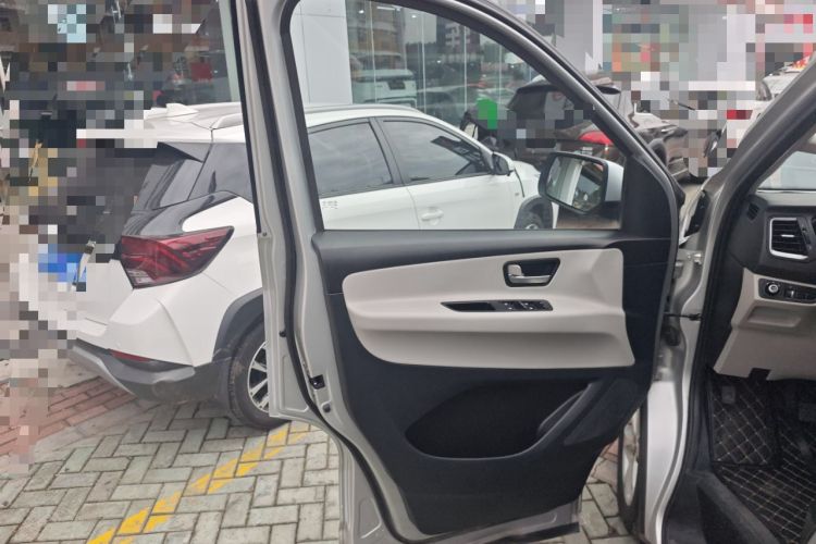 Used Huasong 7 2017 2.0T Automatic Standard Edition Left Front Door Interior