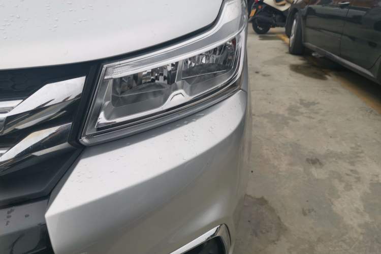 Used Huasong 7 2017 2.0T Automatic Standard Edition Left Front Headlight