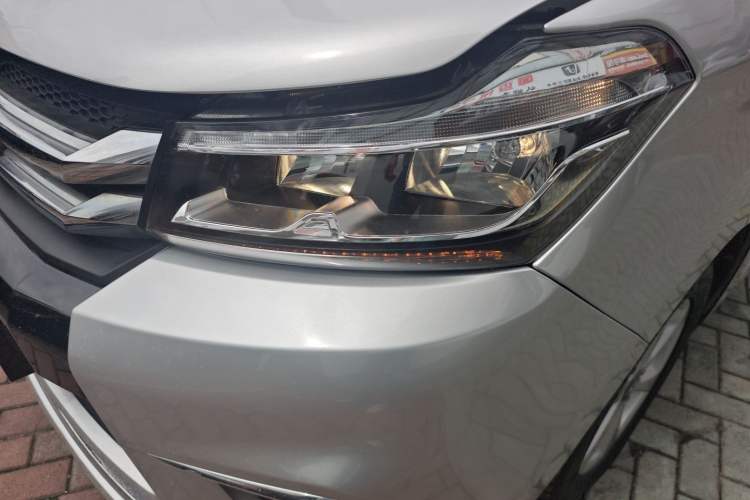 Used Huasong 7 2017 2.0T Automatic Standard Edition Left Front Headlight