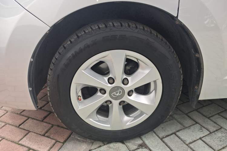Used Huasong 7 2017 2.0T Automatic Standard Edition Left Front Wheel Hub