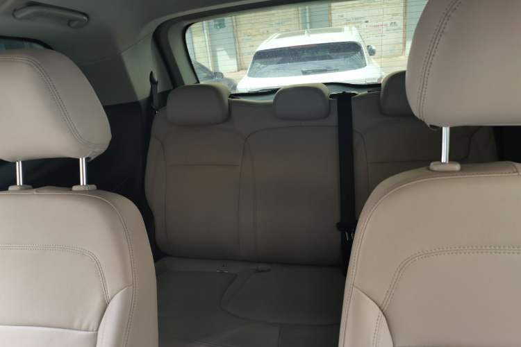 Used Huasong 7 2017 2.0T Automatic Standard Edition Left Rear Seat
