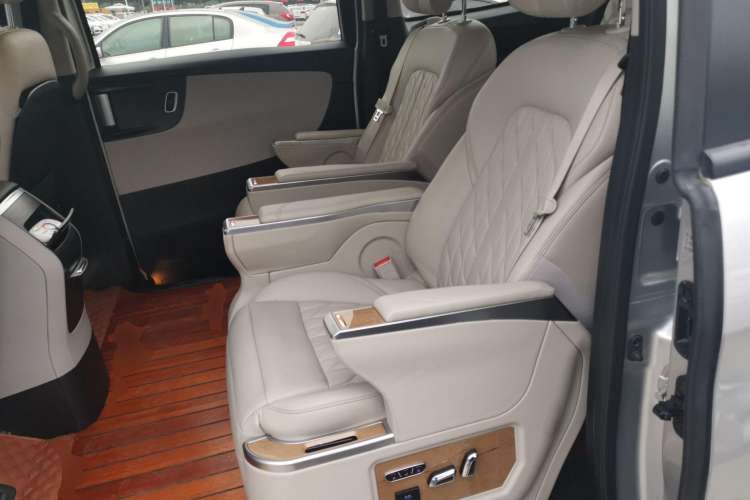 Used Huasong 7 2017 2.0T Automatic Standard Edition Left Rear Seat